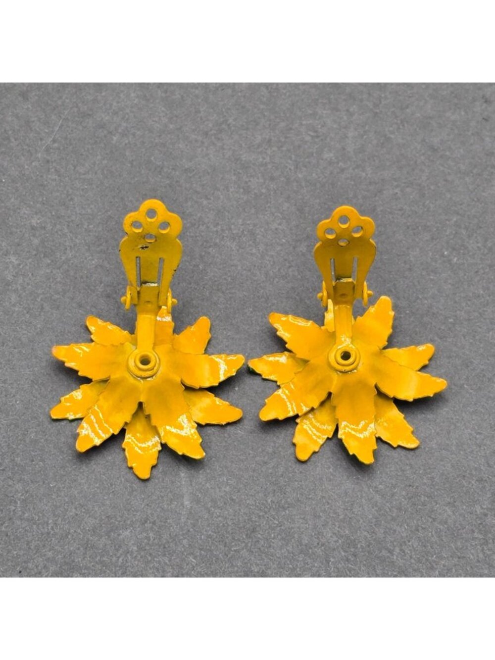 Vintage Lisner Poinsettia Clip On Earrings Enamel Mid-Century Floral Jewelry 1.2 - Picture 7 of 10